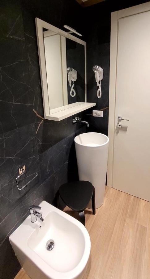 Th Luxury Central Catania-Fontanarossai nemzetközi repülőtér Kültér fotó